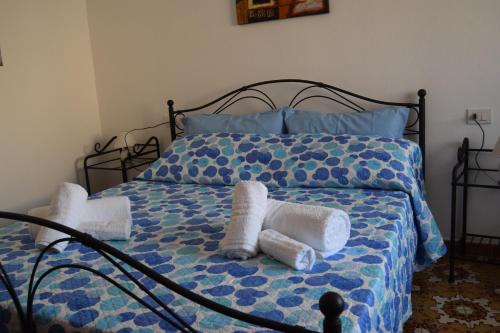 a bedroom with a bed with towels on it at Su Fassoi Cabras in Càbras