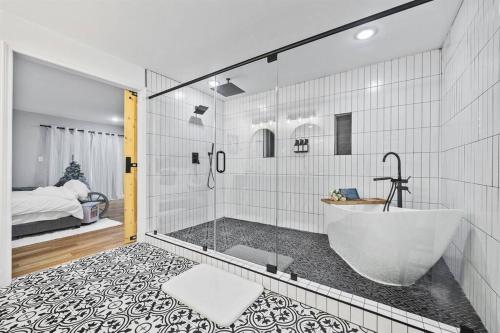 a bathroom with a bath tub and a sink at *The 4Seasons:Themed Retreat w/Hot Tub-Pool Table* in Decatur