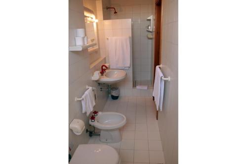 Ένα μπάνιο στο Residence Portolaconia Appartamenti