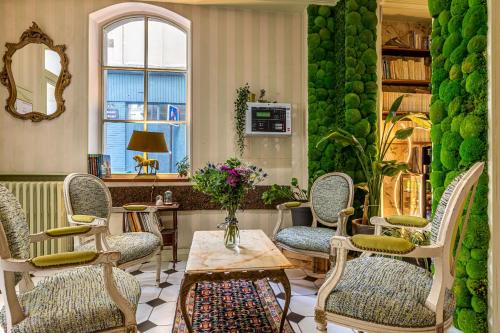 Hotel Romance Malesherbes by Patrick Hayat