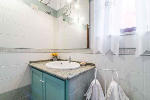 Phòng tắm tại Apartment in Cala Gonone - Nuoro Provinz 36640