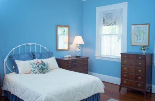 a blue bedroom with a bed with a blue wall at Lookaway Inn in North Augusta