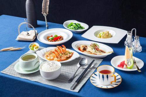 ホテルの敷地内または近くでの食事または食べ物