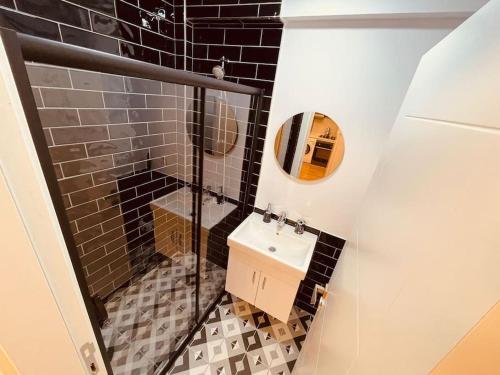 a small bathroom with a sink and a mirror at Fully equipped apartment, Fatih in Istanbul