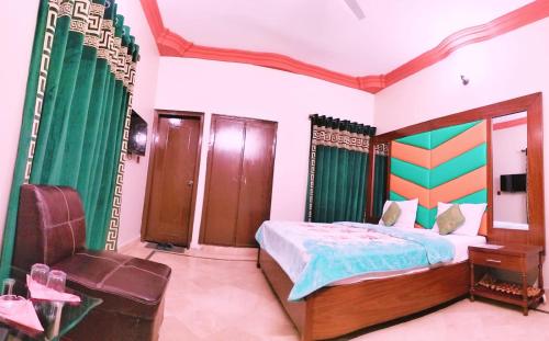 a bedroom with a bed and a chair at GULSHAN PALACE Near Agha Khan Hospital Expo Center Airport in Karachi