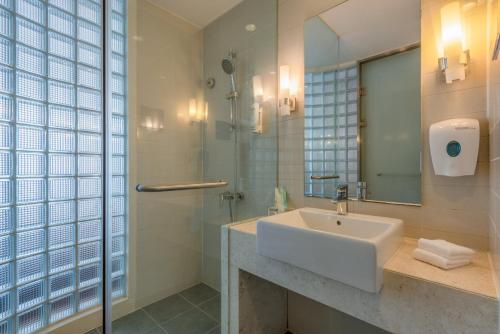 a bathroom with a sink and a shower at Holiday Inn Express Tianjin Heping by IHG in Tianjin