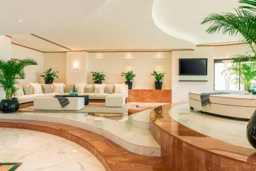 Le Royal Meridien Beach Resort & Spa Dubai Image