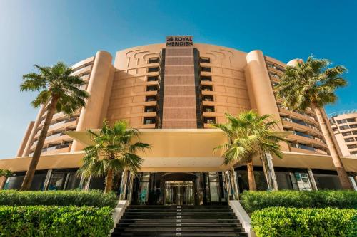 Le Royal Meridien Beach Resort & Spa Dubai — Property building
