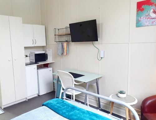 Kuchyň nebo kuchyňský kout v ubytování Travel Stay City Hostel