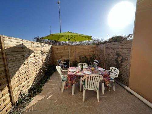 Appartement T2 avec Jardin, Climatisation, Parking, et Proche Commerces (Animaux Acceptés) - FR-1-702-43