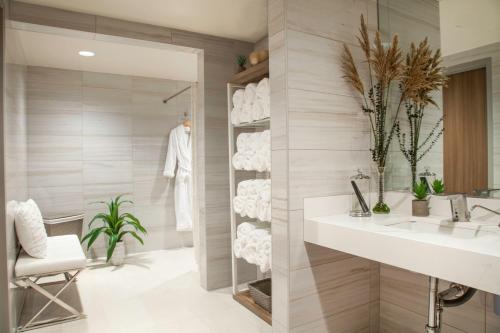Legacy Resort Hotel & Spa Image