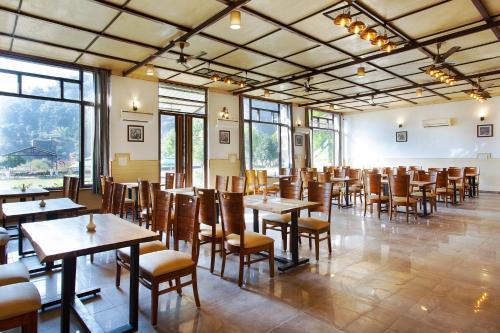 Un restaurant sau alt loc unde se poate mânca la Corbett River Valley Resort