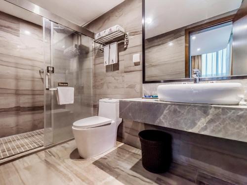 Guangzhou Huihe Hotel tesisinde bir banyo