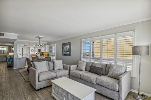 a living room with a couch and a table at Destin Towers Condo 61 Condo in Destin