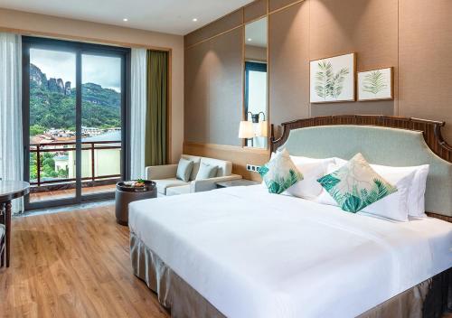 Postel nebo postele na pokoji v ubytování C&D Resort,Wuyi Mountain