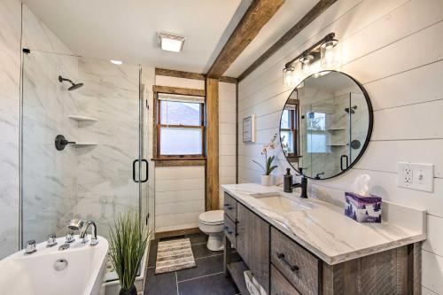 ein Badezimmer mit einem Waschbecken, einem WC und einem Spiegel in der Unterkunft Marietta Home with Private Hot Tub, Pool Table! in Marietta