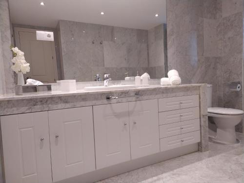 PUERTO BANUS MARBELLA PLAYAS DEL DUQUE photo 3