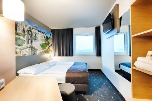 Ліжко або ліжка в номері B&B Hotel Bonn-West