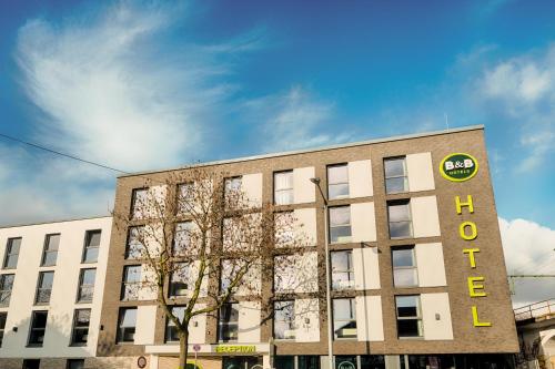 a building with a hotel sign on the side of it at B&B Hotel Bochum-City in Bochum