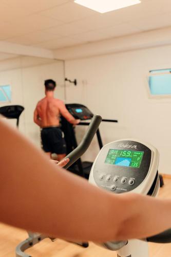 a man running on a treadmill in a gym at Hotel d'Or in Cala d´Or