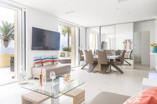 Seafront Apartment with Large Terrace