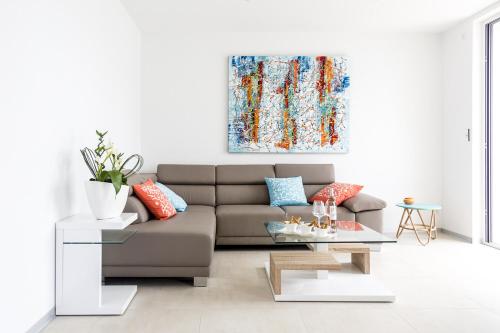 PLAGE Ground floor apartment on seafront with large terrace