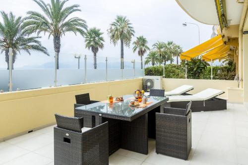 Seafront Apartment with Large Terrace