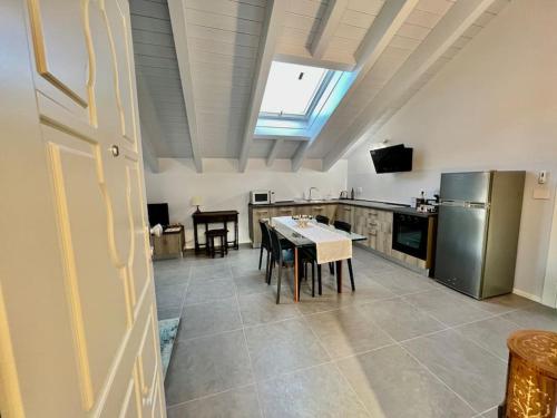 Afbeelding uit fotogalerij van Prestigioso attico a passo Duomo by Revenue House in Casale Monferrato