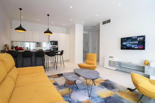 NAPOLEON Luxurious renovated apartment 1min from Palais