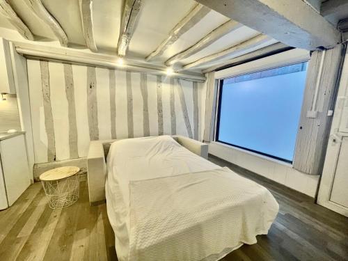 Posteľ alebo postele v izbe v ubytovaní petit studio près du centre - 186
