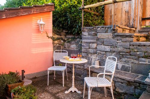 a table and four chairs sitting on a patio at Casa Aries & Studio Aurora, Cavigliano in Cavigliano