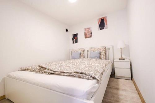 Posteľ alebo postele v izbe v ubytovaní 1 bedroom flat in Nyar str., Downtown