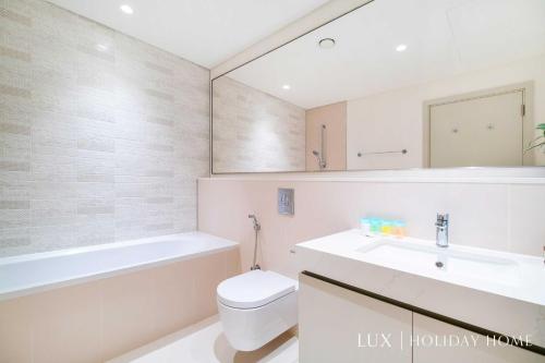 Koupelna v ubytování LUX The Luxury Sunrise Beachfront Suite 1