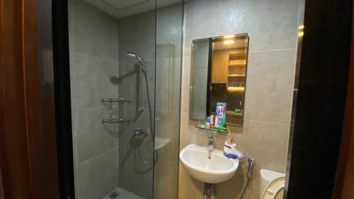 Koupelna v ubytování Meisterstadt Pollux Habibie Apartment by uhomeid