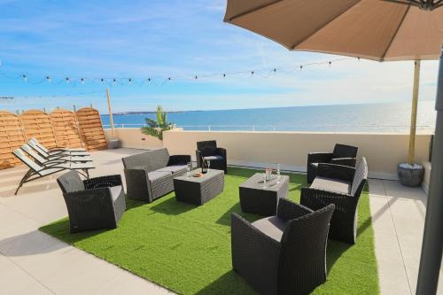 Charming Apartment on Seafront with Rooftop