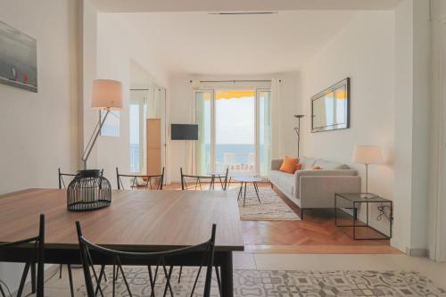 Charming Apartment on Seafront with Rooftop