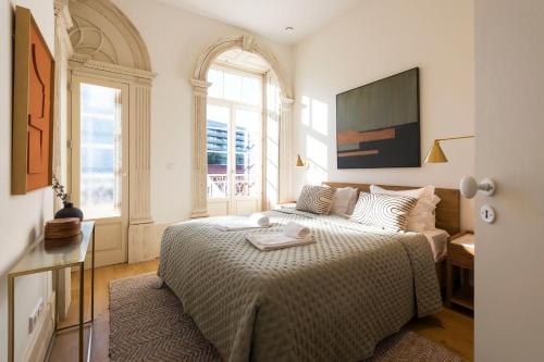 a bedroom with a bed and a tv on the wall at Casa Azul Santa Marinha in Vila Nova de Gaia