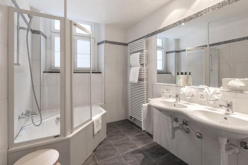 Koupelna v ubytování Blatter's Arosa Hotel & Bella Vista SPA