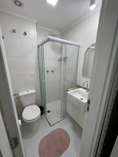 a bathroom with a shower and a toilet and a sink at Ap mobiliado reg central de São Paulo in São Paulo