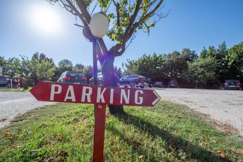 a parking sign in front of a parking lot at Agromarino in Sirolo