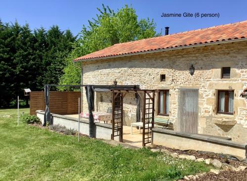 Photo de la galerie de l'établissement Wisteria & Jasmine, à Génouillé