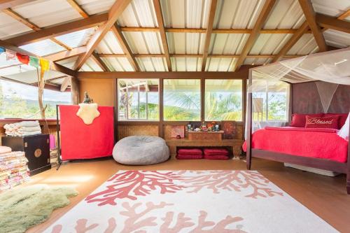 THE MAGICAL LAVA TEMPLE with EPIC Volcano Views!にあるベッド