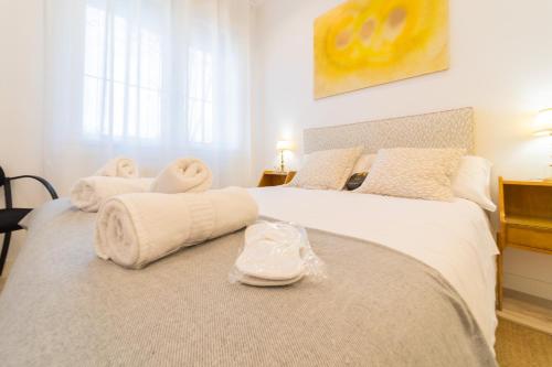 Llit o llits en una habitació de Gran Vía Doña Casilda Park by Next Stop Bilbao