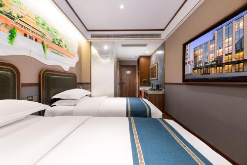 Postel nebo postele na pokoji v ubytování Nost algia S Hotel Beijing Guomao CBD 时光漫步S酒店 北京大望路地铁站店 Free fresh ground coffee,Free laundry service
