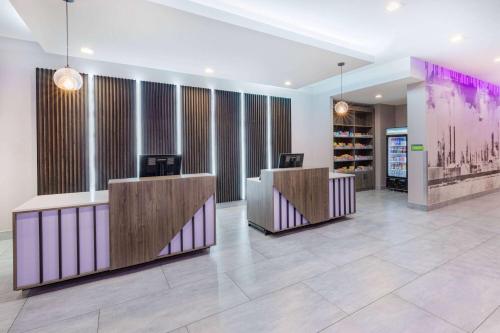 Vstupní hala nebo recepce v ubytování La Quinta Inn & Suites by Wyndham Texas City I 45