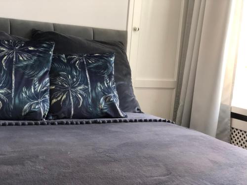 Posteľ alebo postele v izbe v ubytovaní St. John Apartment