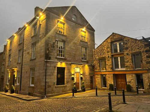 an old brick building with lights on it at Sun Street Aparthotel in Lancaster
