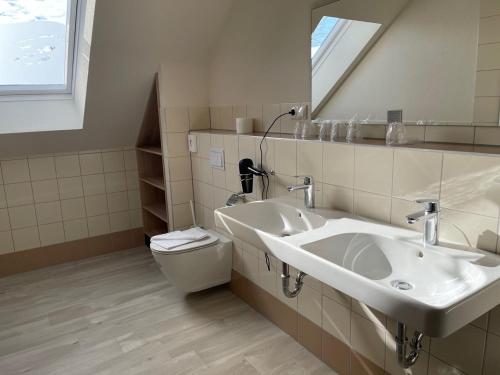 a bathroom with a sink and a mirror and a toilet at Feriendorf Rerik in Rerik