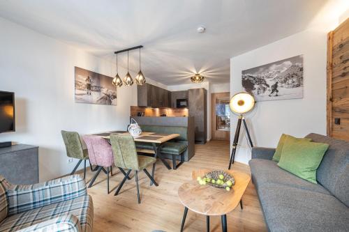 a living room with a couch and a table at AlpenParks Premium Apartment Rehrenberg II in Viehhofen