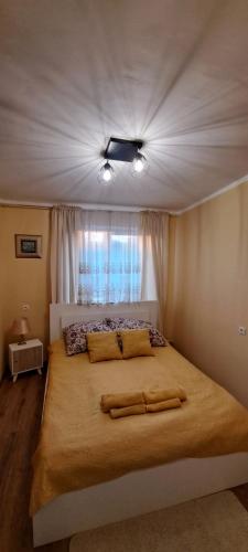 Katil atau katil-katil dalam bilik di Apartament Alcatraz 90m z kominkiem Kamienna Góra